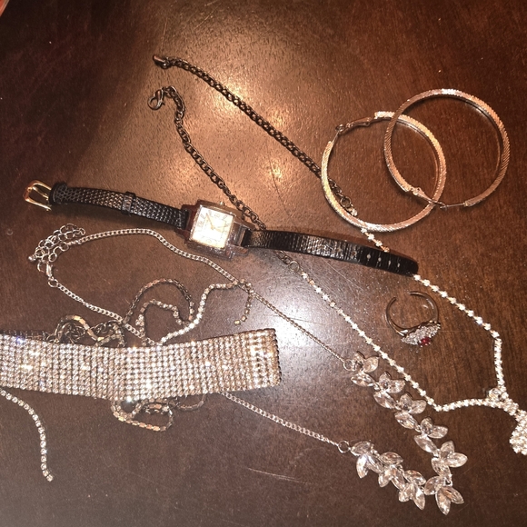 Elegant Silver and Gold Jewelry Set - Picture 7 of 7